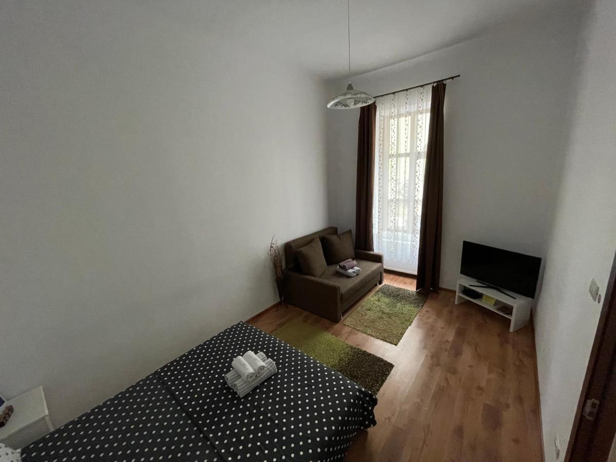 Poppys Apartment Arad Extérieur photo